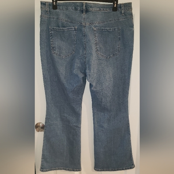 AMANDA BOOT CUT MAGICAL STRETCH BRAND NEW JEANS SIZE 16 W AVERAGE - Picture 2 of 3